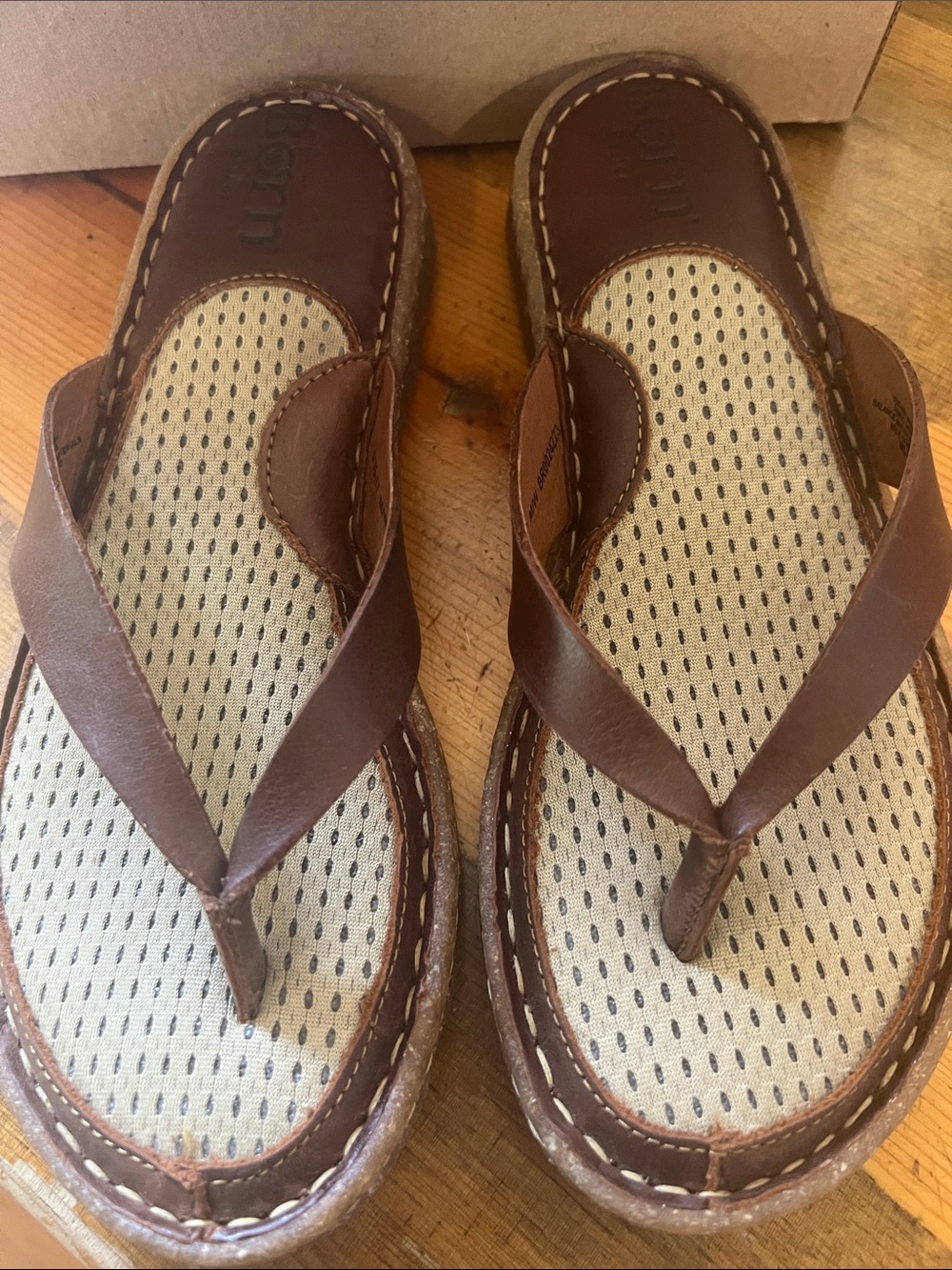 Born Women's Brown Leather Thong Sandals Bora Original Dk Brown (Cinnamon) 6